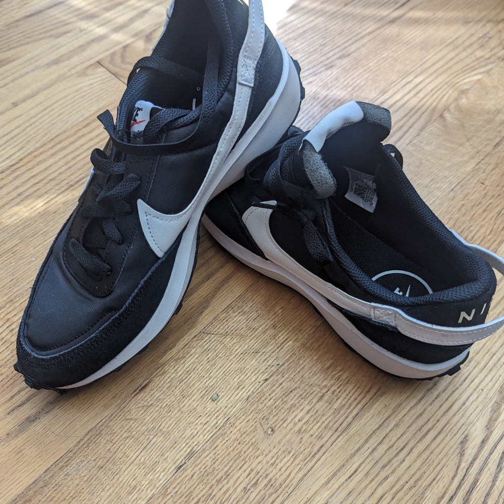Nike Debut Waffle Black and White Sneakers
